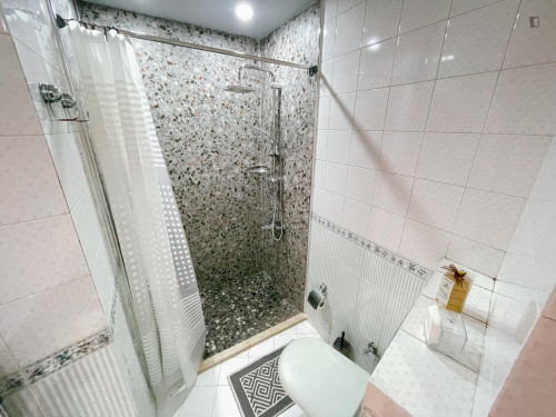 Sunny 2-bedroom apartment in Cihangir - Gallery - 10