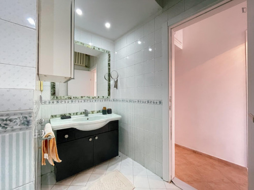Sunny 2-bedroom apartment in Cihangir - Gallery - 12