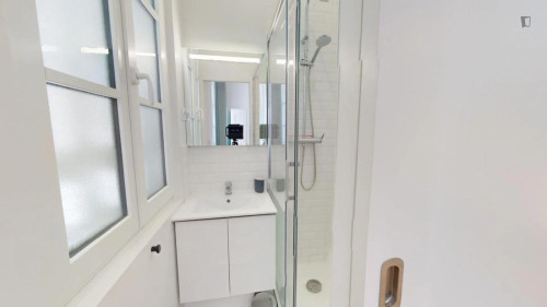 Charming ensuite-bedroom near Saint Jean train station