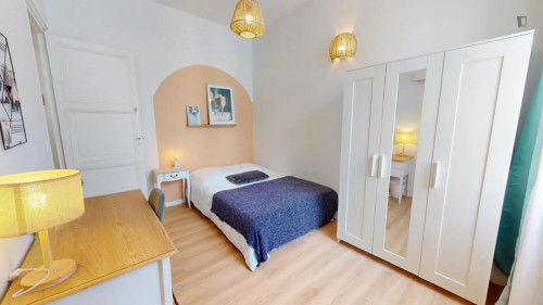 Charming ensuite-bedroom near Saint Jean train station