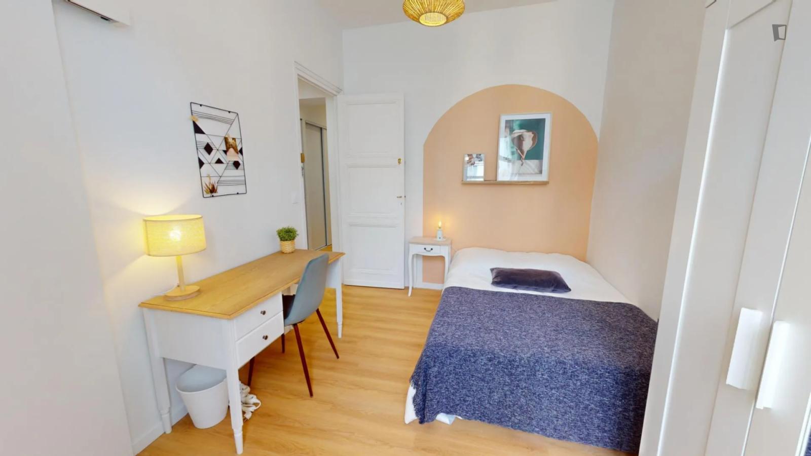Charming Ensuite-Bedroom Near Saint Jean Train Station - 1
