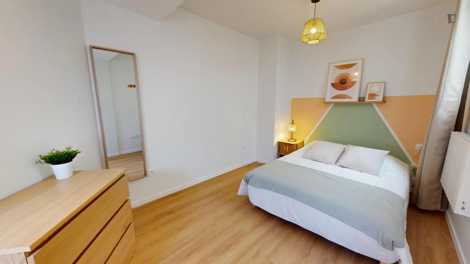 Spacious Bedroom In Bordeaux - 1