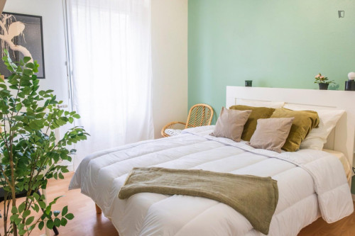 Unique double-bedroom in Nansouty - BO42