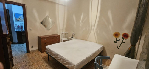 Double bedroom in 4-bedroom apartment