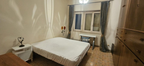 Double bedroom in 4-bedroom apartment