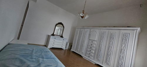 Single bedroom, with balcony, in 4-bedroom apartment