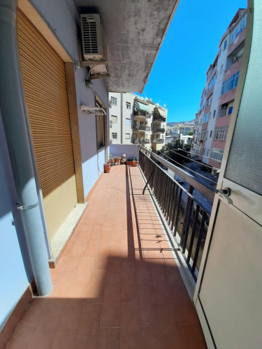 Single bedroom, with balcony, in 4-bedroom apartment