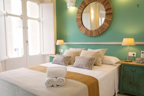 Bright studio apartment with balcony and shared rooftop in central Malaga