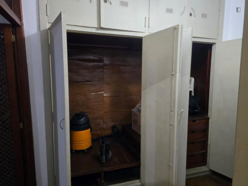 Double bedroom in 3-bedroom apartment - Gallery - 8