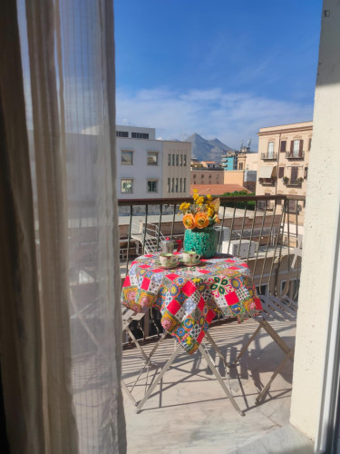 Cozy and bright studio with balcony next to Palermo's central station 42 - Gallery - 6