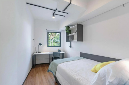 Snug single bedroom near Universidade Federal do Rio Grande do Sul - Gallery - 15