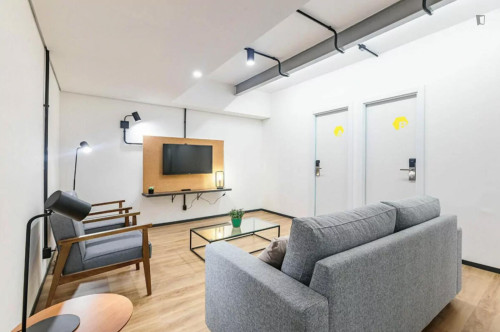 Snug single bedroom near Universidade Federal do Rio Grande do Sul - Gallery - 12