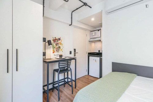 Snug single bedroom near Universidade Federal do Rio Grande do Sul - Gallery - 31