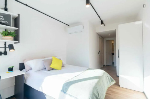 Snug single bedroom near Universidade Federal do Rio Grande do Sul - Gallery - 26