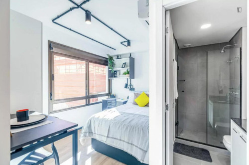 Snug single bedroom near Universidade Federal do Rio Grande do Sul - Gallery - 21