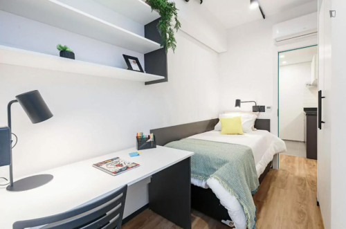 Snug single bedroom near Universidade Federal do Rio Grande do Sul - Gallery - 58