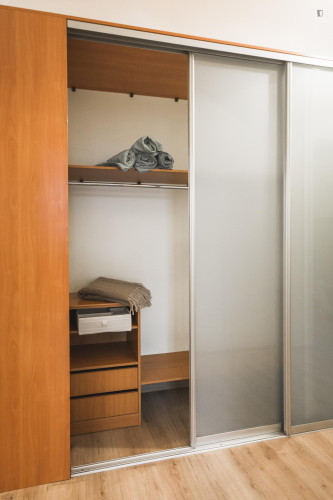 Spacious double bedroom in Central District