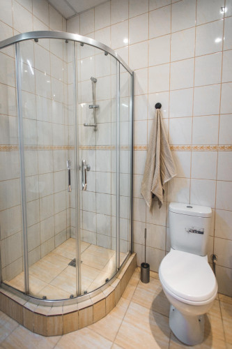 Spacious double bedroom in Central District  - Gallery -  5