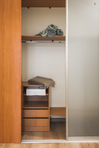 Spacious double bedroom in Central District