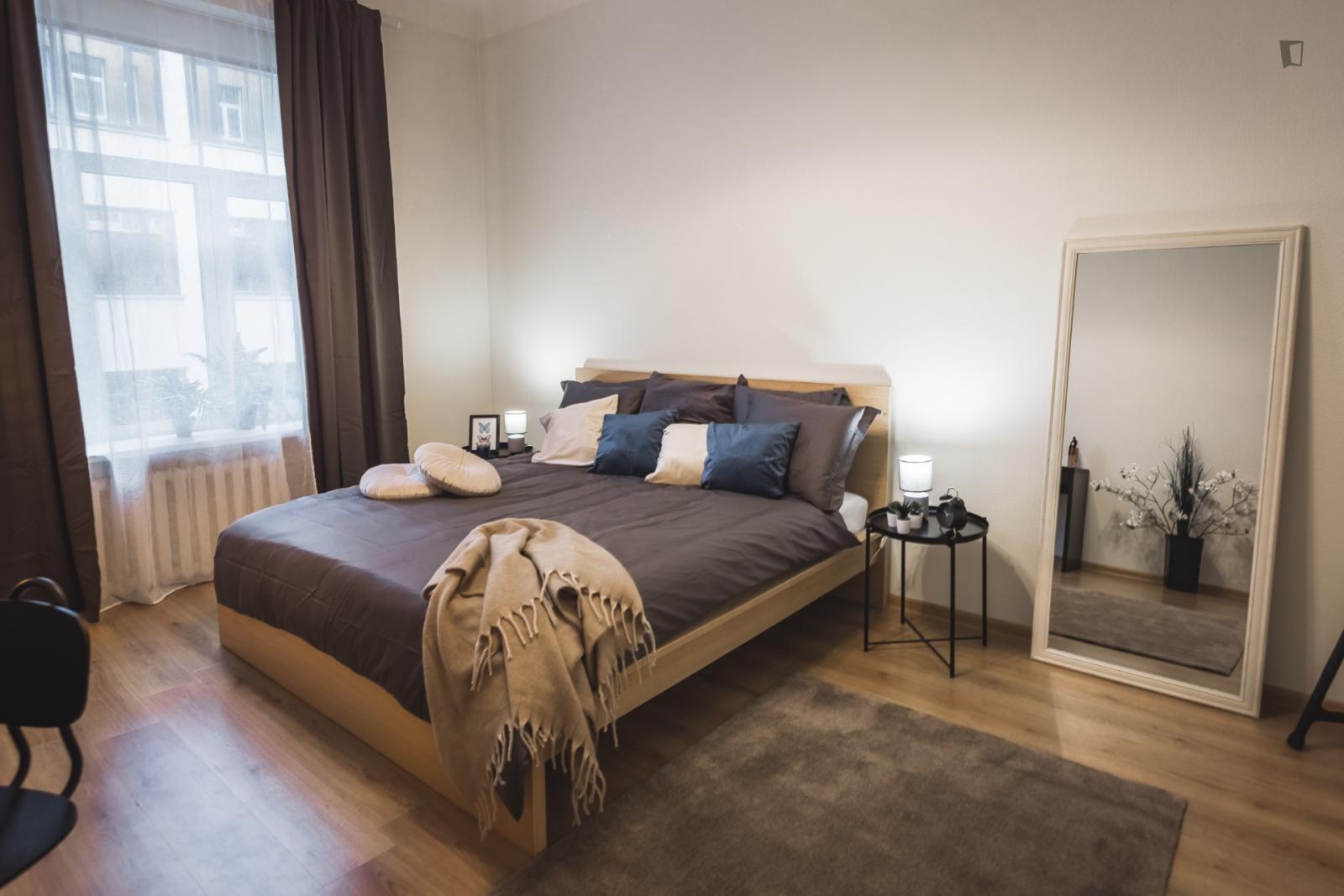  Spacious Double Bedroom In Central District  -  Spacious double bedroom in Central District  - Gallery -  1