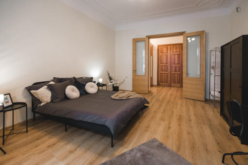 Bright double bedroom in Central District - Gallery - 12