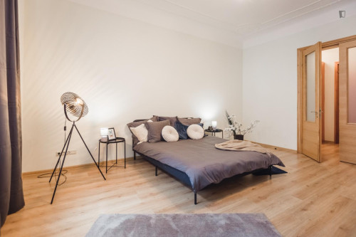 Bright double bedroom in Central District - Gallery - 5