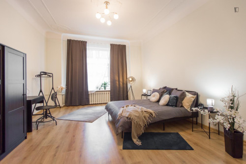 Bright double bedroom in Central District - Gallery - 11