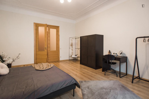 Bright double bedroom in Central District - Gallery - 6