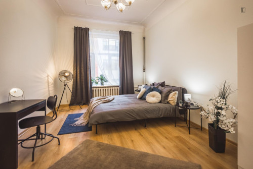 Welcoming double bedroom in the Central District