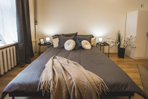 Welcoming double bedroom in the Central District