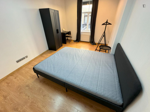 Nice double bedroom in shared flat in Maskavas Forštate