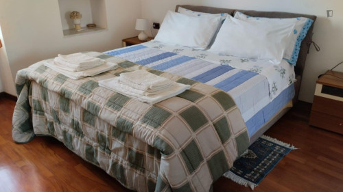 2-bedroom house, with outdoor area