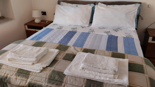 2-bedroom house, with outdoor area