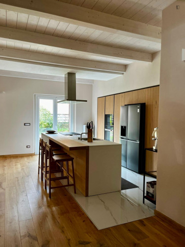 Welcoming double ensuite bedroom near the Vezzano Ligure train station