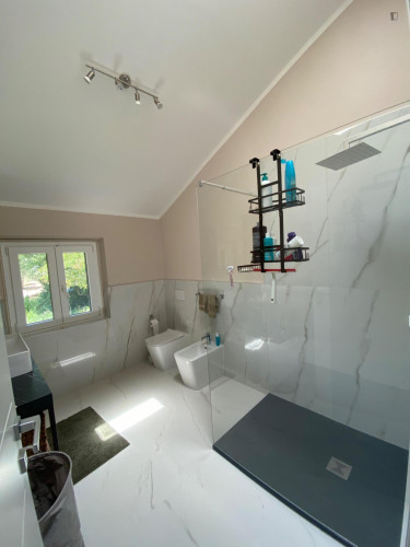 Welcoming double ensuite bedroom near the Vezzano Ligure train station  - Gallery -  5
