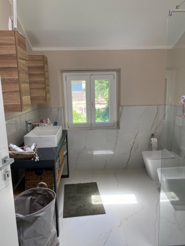 Welcoming double ensuite bedroom near the Vezzano Ligure train station