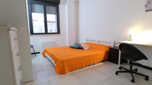 Welcoming single ensuite bedroom near Università degli Studi di Sassari