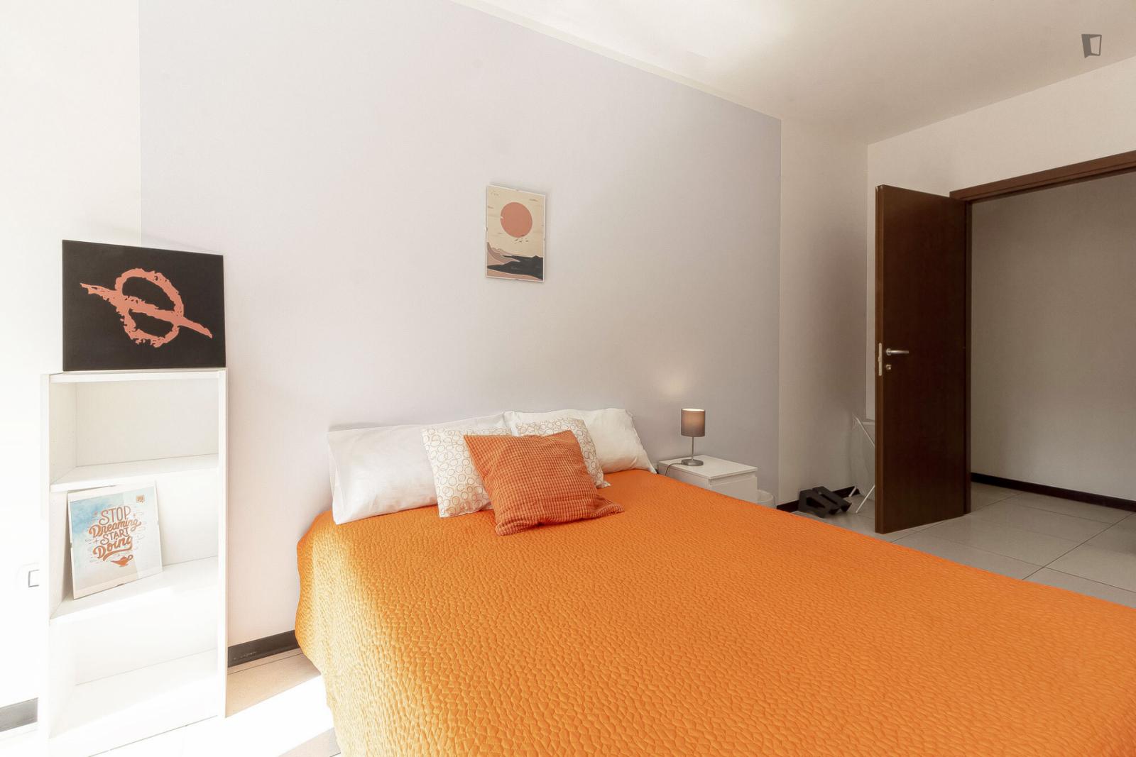 Inviting Single Ensuite Bedroom In Sassari - 1