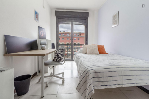 Inviting single ensuite bedroom in Sassari