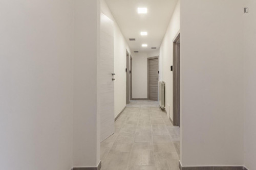 Large double ensuite bedroom in the heart of Sassari - Gallery - 9