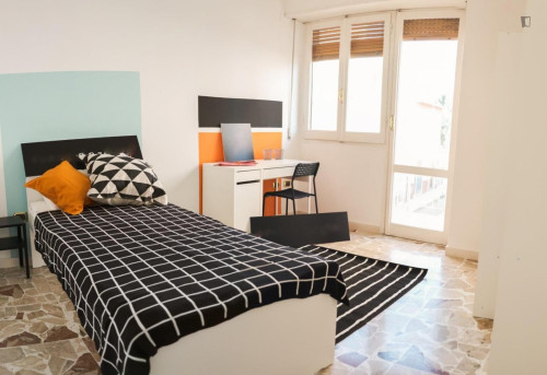 Bright single bedroom in Marconi