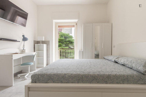 Alluring double ensuite bedroom in the centre of Sassari