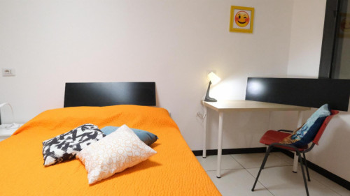 Very nice single ensuite bedroom near the Sassari train station
