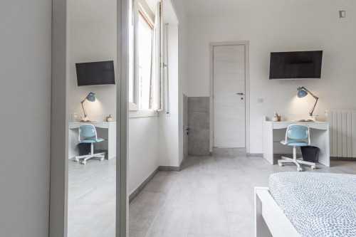 Sublime double ensuite bedroom in the heart of Sassari