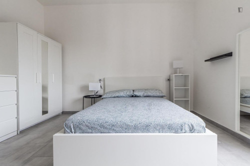 Sublime double ensuite bedroom in the heart of Sassari