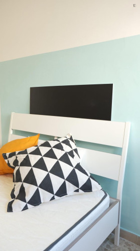Lovely single ensuite bedroom in Marconi