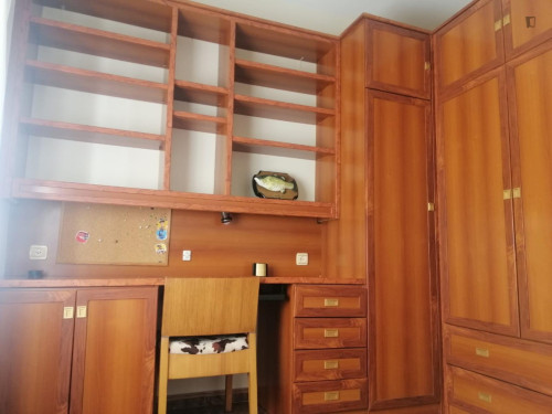 Single bedroom in 4-bedroom house - Gallery - 3