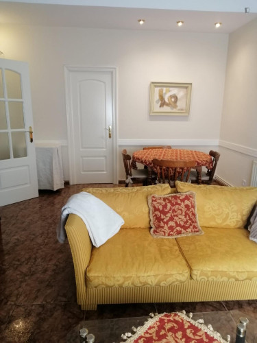 Single bedroom in 4-bedroom house - Gallery - 6