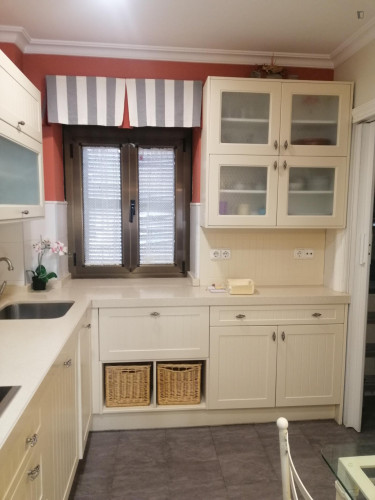 Single bedroom in 4-bedroom house - Gallery - 8