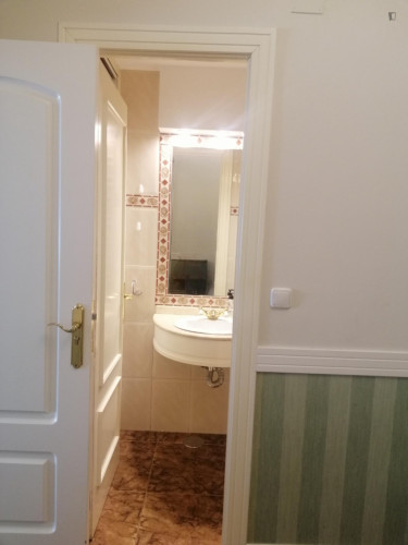 Very cosy double ensuite bedroom near the Campo Grande train station - Gallery - 4